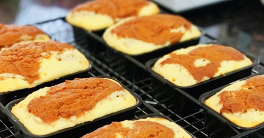 Pumpkin-Cream Cheese Mini Loaves !!