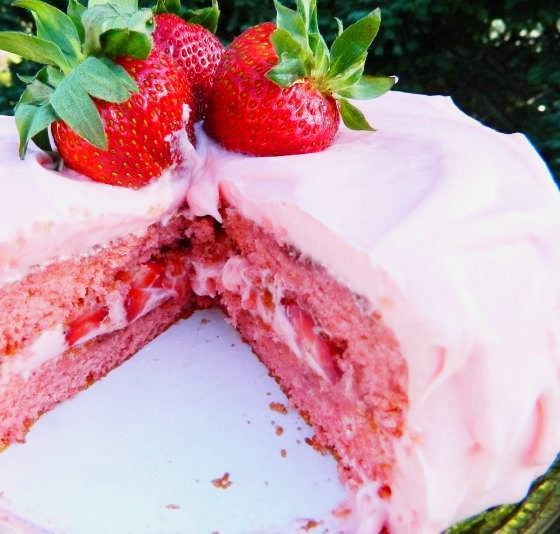 Southern Strawberry Cake !!