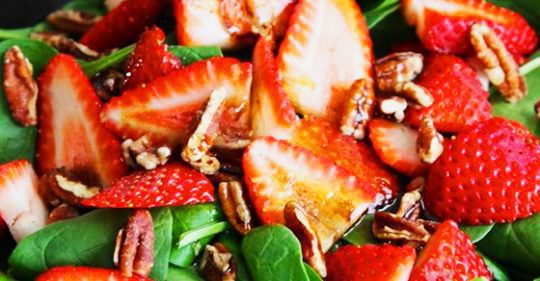 Strawberry And Spinach Salad With Honey Balsamic Vinaigrette !!