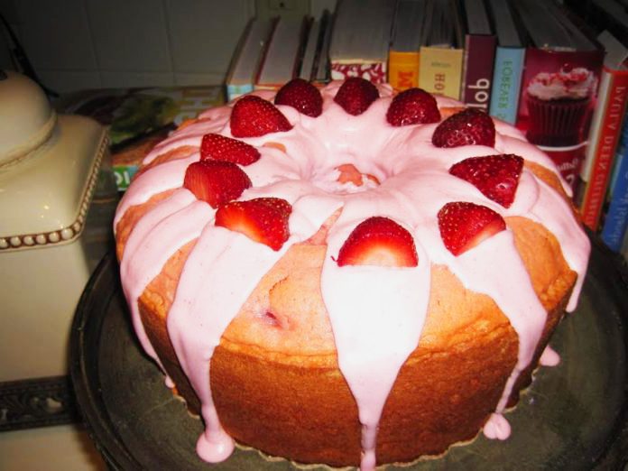 Strawberry Lemonade Pound Cake !!