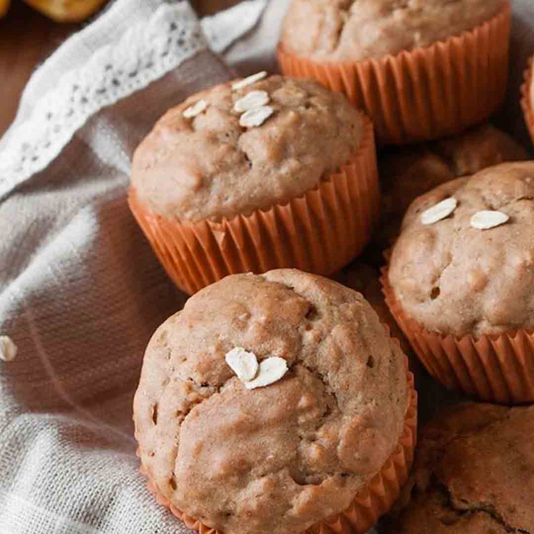 Applesauce Oatmeal Muffins [Skinnyfied]