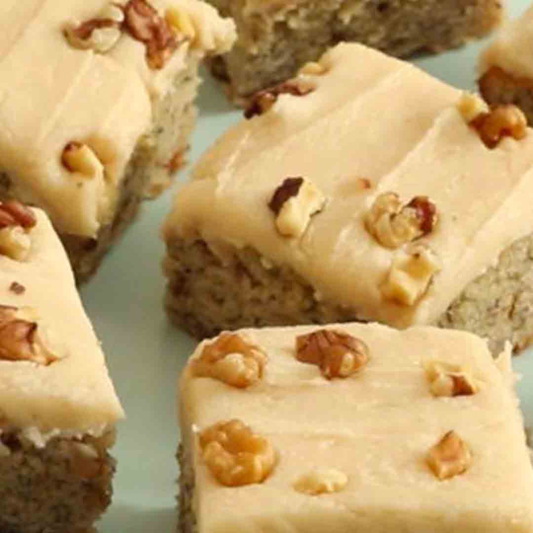 Banana Bread Bars With Brown Butter Frosting [Skinnyfied]