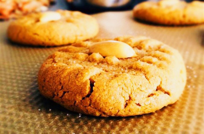 3-Ingredient Peanut Butter Cookies !!