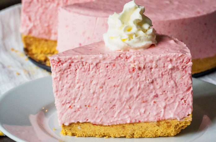 No-Bake Strawberry Cheesecake !!