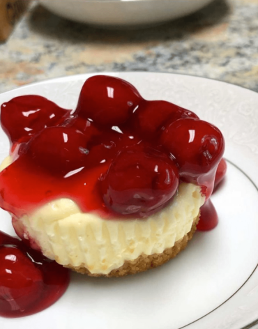 MINI CHERRY CHEESECAKE