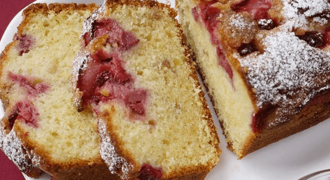 AMAZING STRAWBERRY POUND CAKE