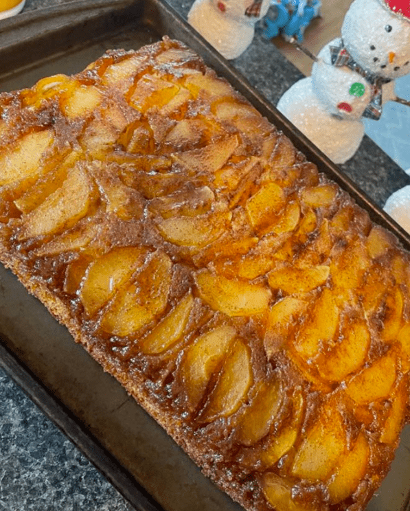 EASY UPSIDE DOWN APPLE CAKE