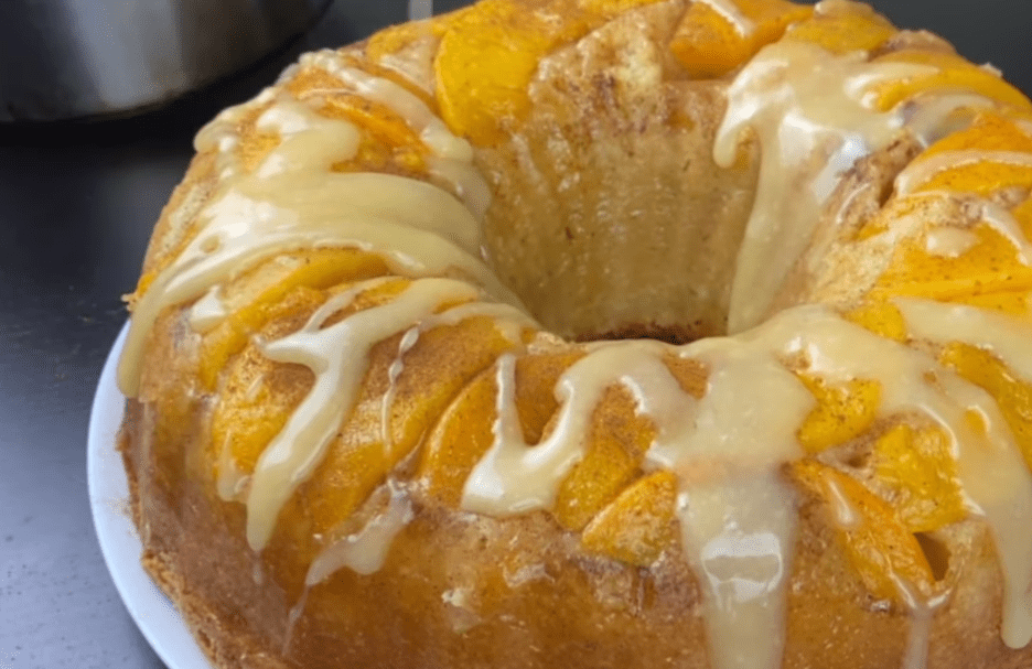 How to make Peach Cobbler Pound Cake: