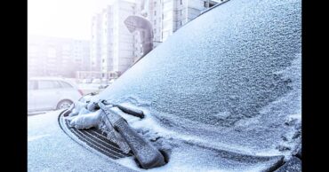 3 Tricks to Quickly De-Ice Your Car This Winter