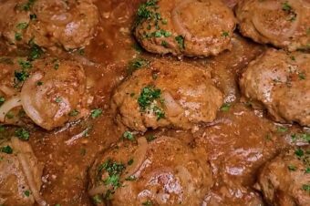 Delicious Hamburger Steaks with Brown Gravy
