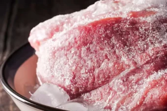 She Forgot To Take Her Meat Out Of The Freezer. This Simple Trick Will Defrost Meat In Minutes