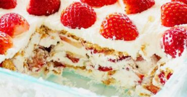 Fresh Strawberry And Whipping Cream No Bake Cake !!
